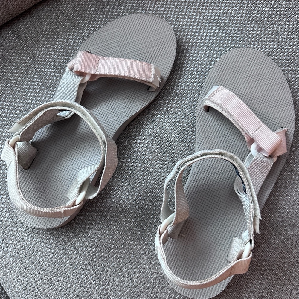 Teva Original Universal Metallic Shimmer Sandals Womens Size 8 Silver Pink
